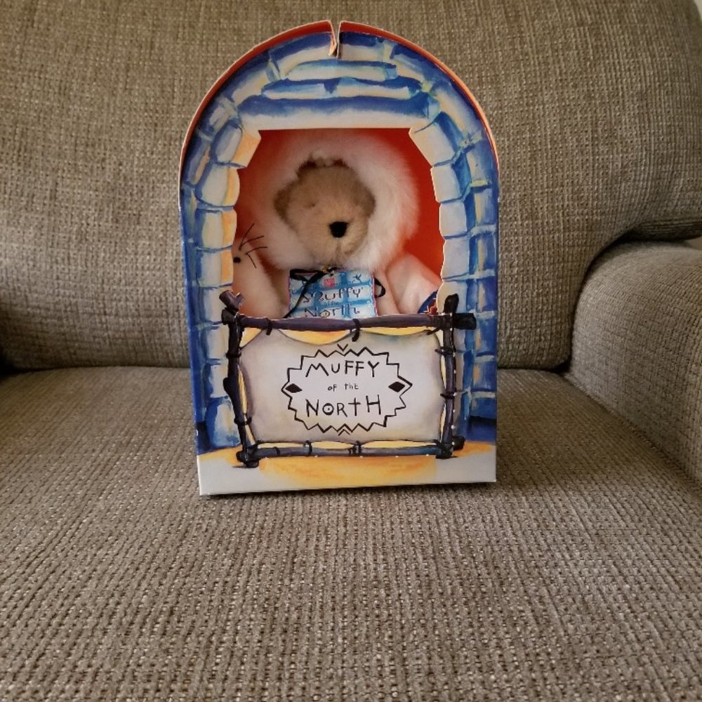 North American Bear Company's Muffy Vanderbear as "Muffy of the North"